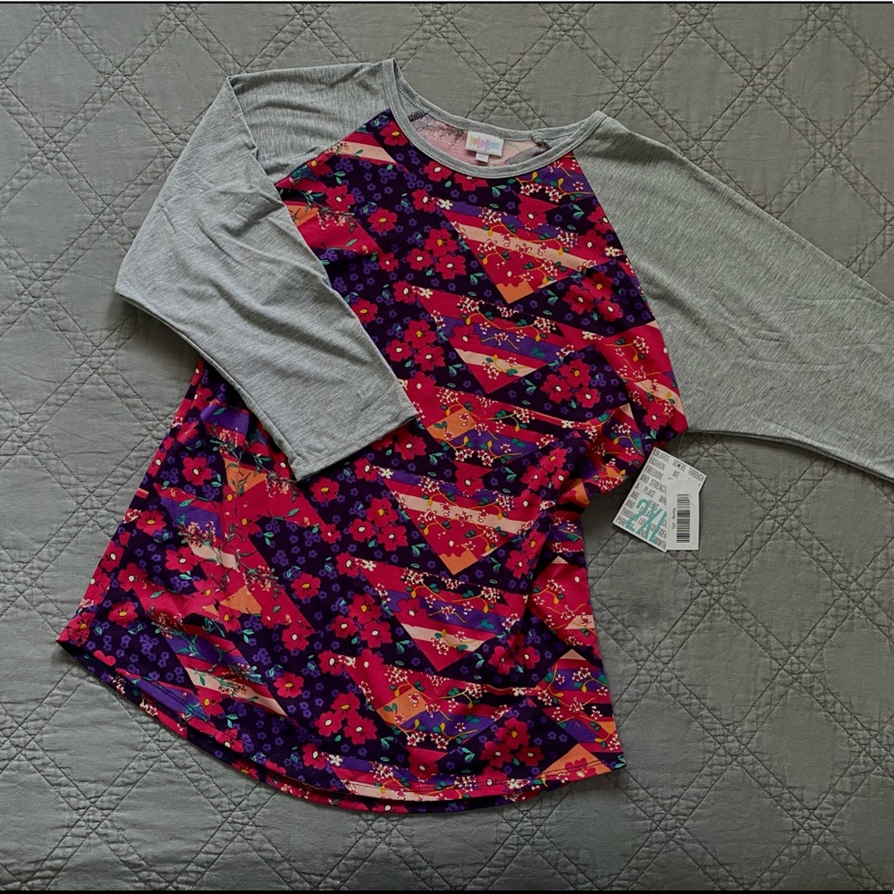 Women’s 2XL Lularoe Randy Raglan Tee